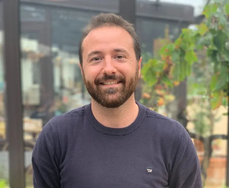 Damien Colin, fondateur de la Hosting Academy et gérant de Hosting Services Damien Colin, fondateur de la Hosting Academy et gérant de Hosting Services