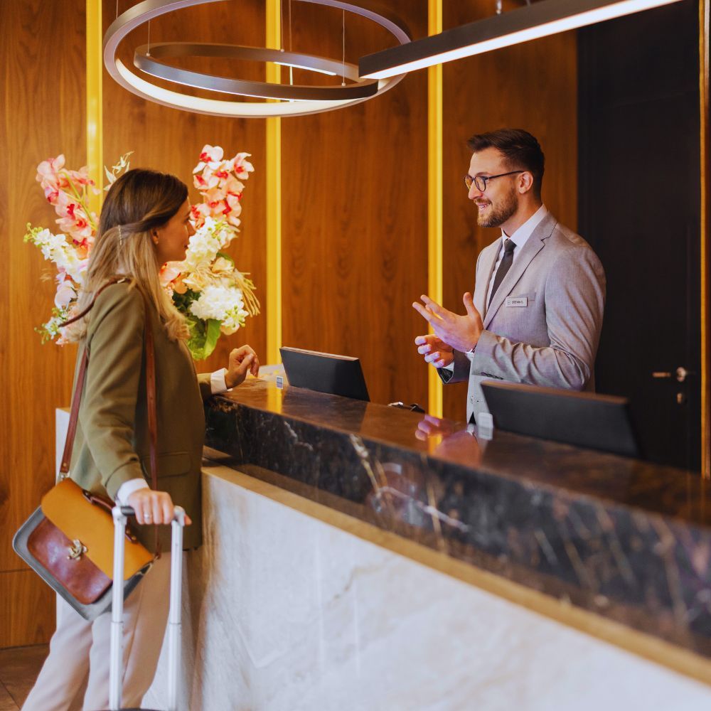 Réceptionniste d’hôtel : métier, salaire, formation